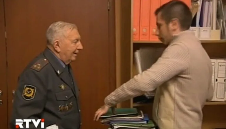 Момент из 11 серии 1 сезона